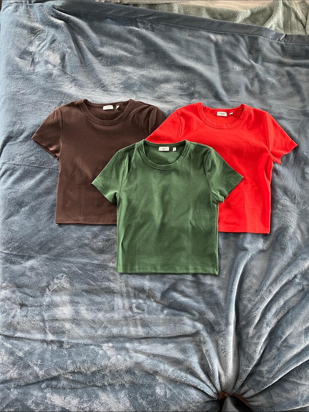 Aritzia Short-Sleeve Crewneck Tee Trio in Red, Green & Brown. Size Medium.